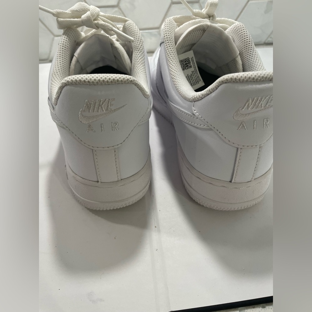 Nike Air Force 1 Low Sneakers Size 10 White Woman's DD8959-100 Great Shape - Picture 5 of 16
